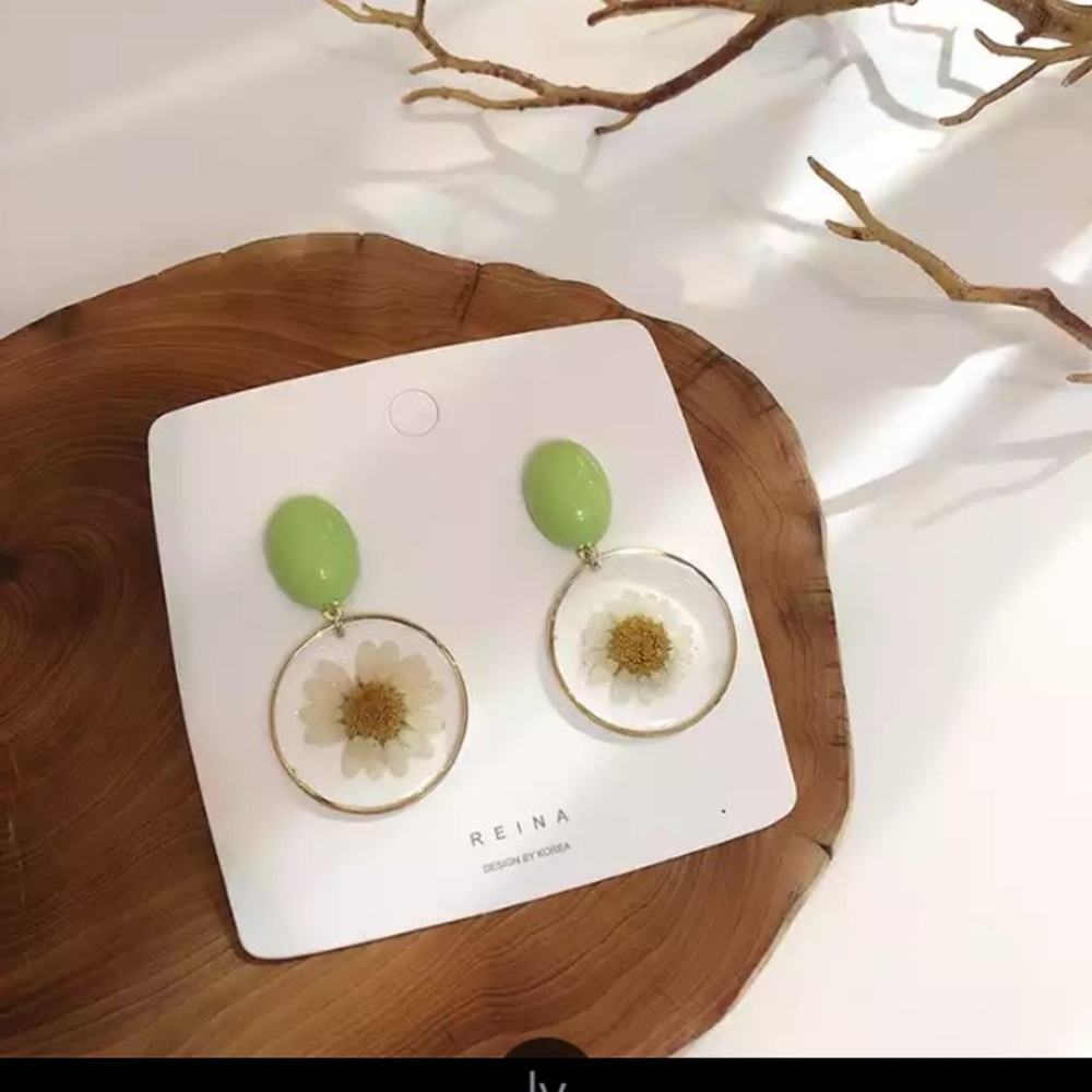 Live Pressed Daisy Earrings Green